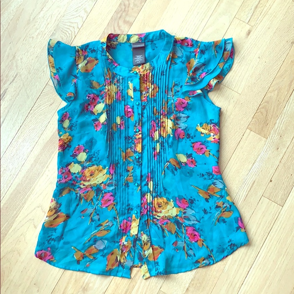NWT. Springtime florals 🌸 Chiffon blouse